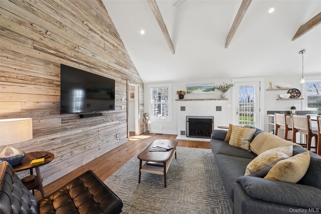 Building Photo - 250 Oak Rd