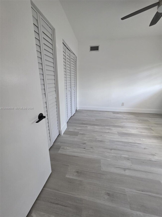 Building Photo - 7845 NE Bayshore Ct