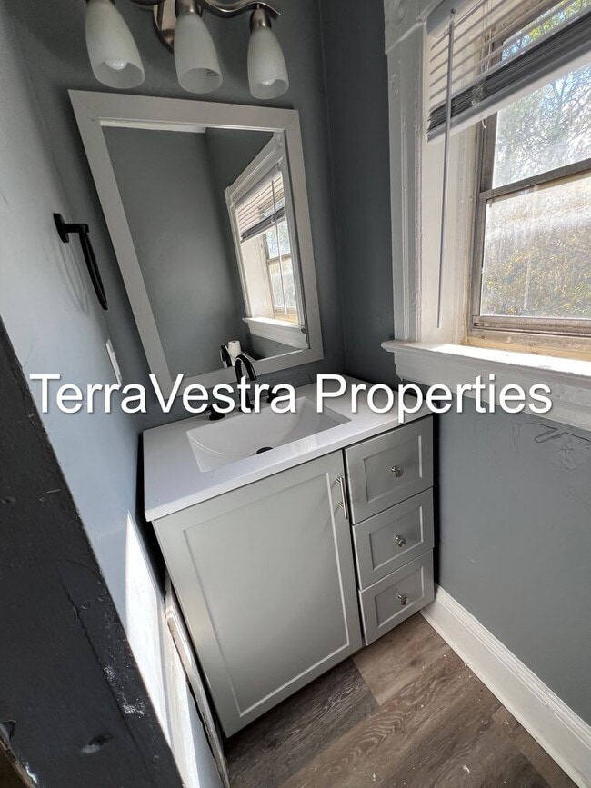 Building Photo - 3 Bed Single Family in Paulsboro! Eligible...