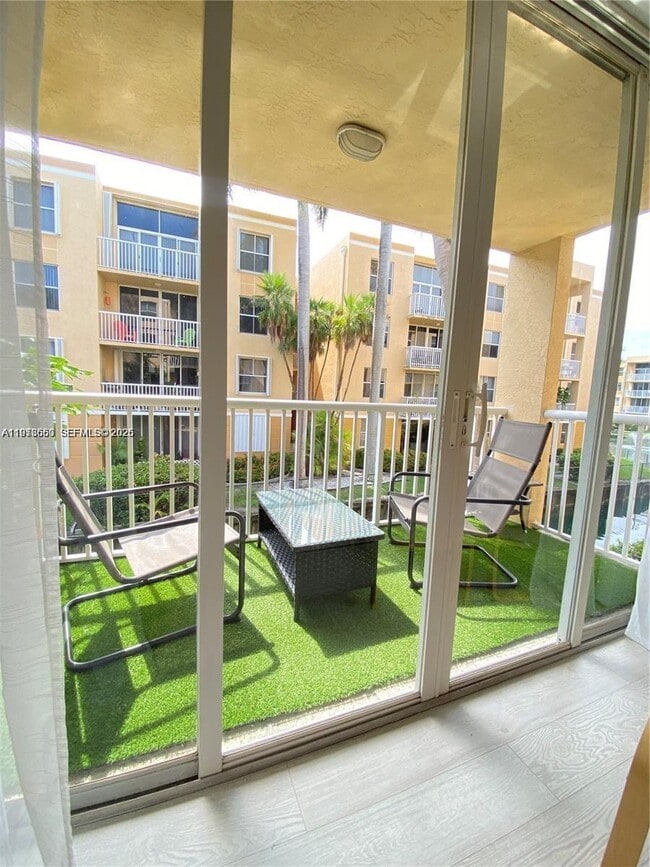 Building Photo - 1350 SE 3rd Ave