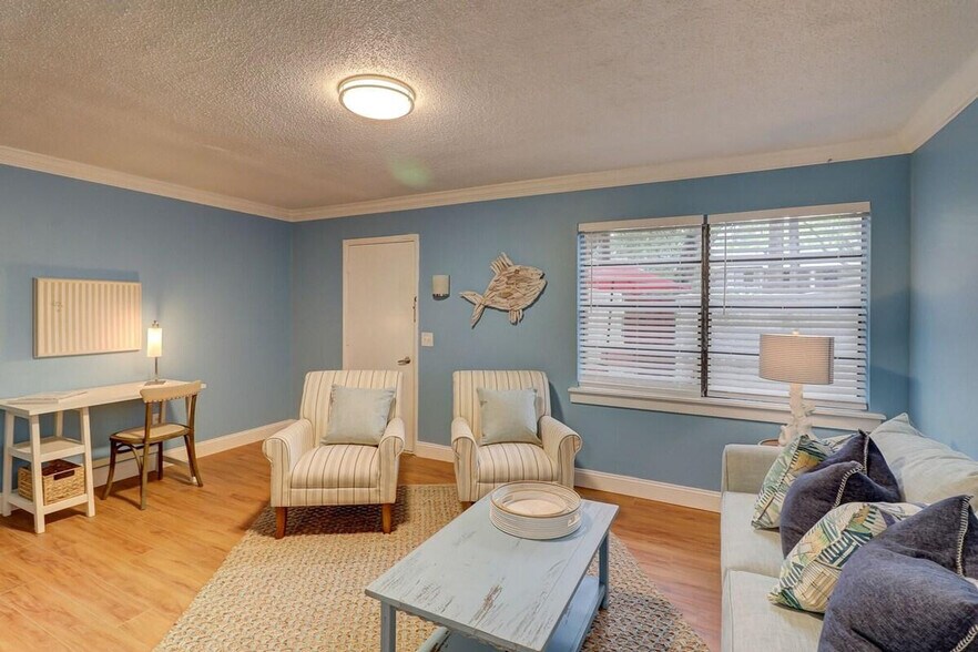 Primary Photo - 400 William Hilton Pkwy