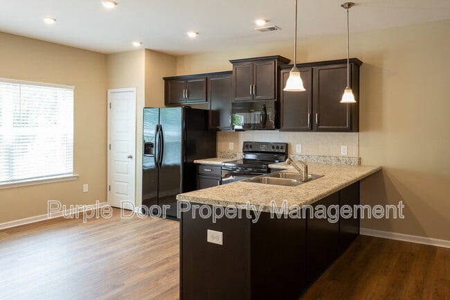 Building Photo - 111 Grant Dr