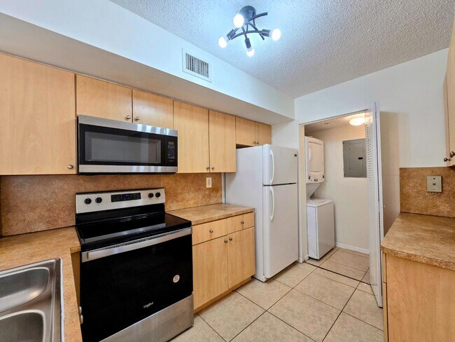 Building Photo - 2600 S University Dr