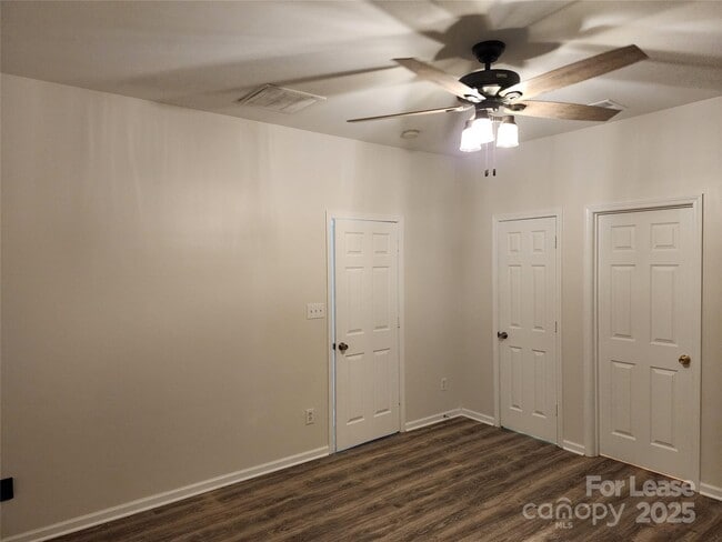 Building Photo - 15258 Crossing Gate Dr