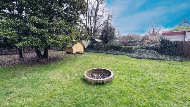 Building Photo - 1137 NW 13th St