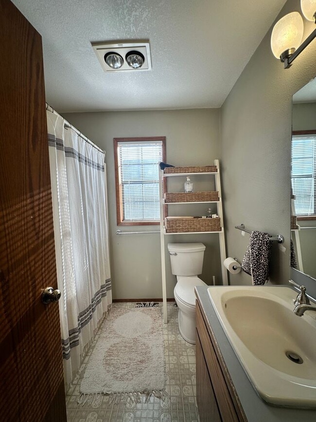 Building Photo - Spacious 4-Bedroom Home in Prime Wenatchee Location