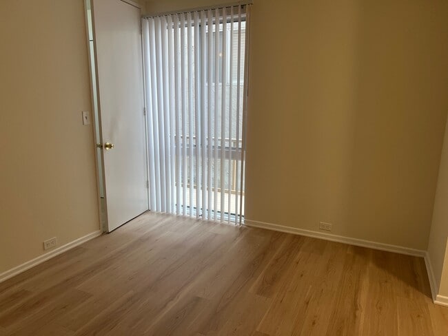 Building Photo - 2804 Manhattan Ave