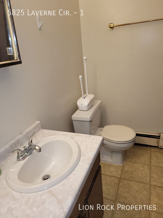 Building Photo - 5825 Laverne Cir N