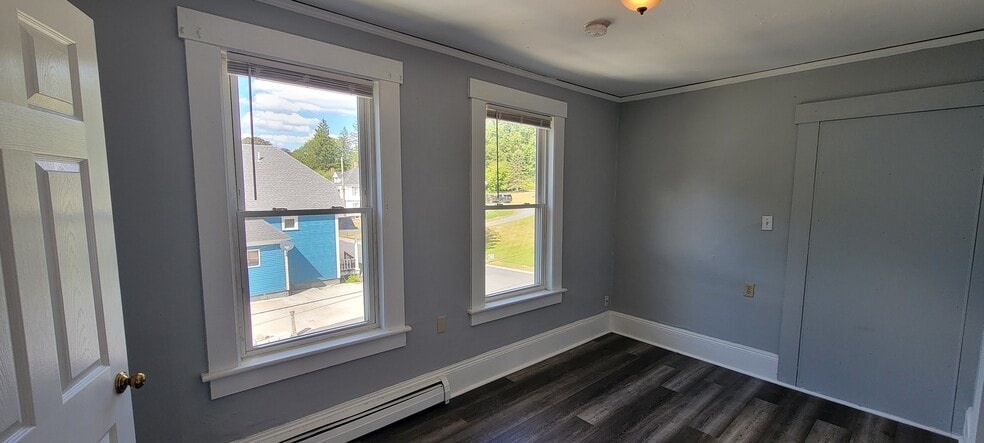 Bedroom - 125 Laurel St