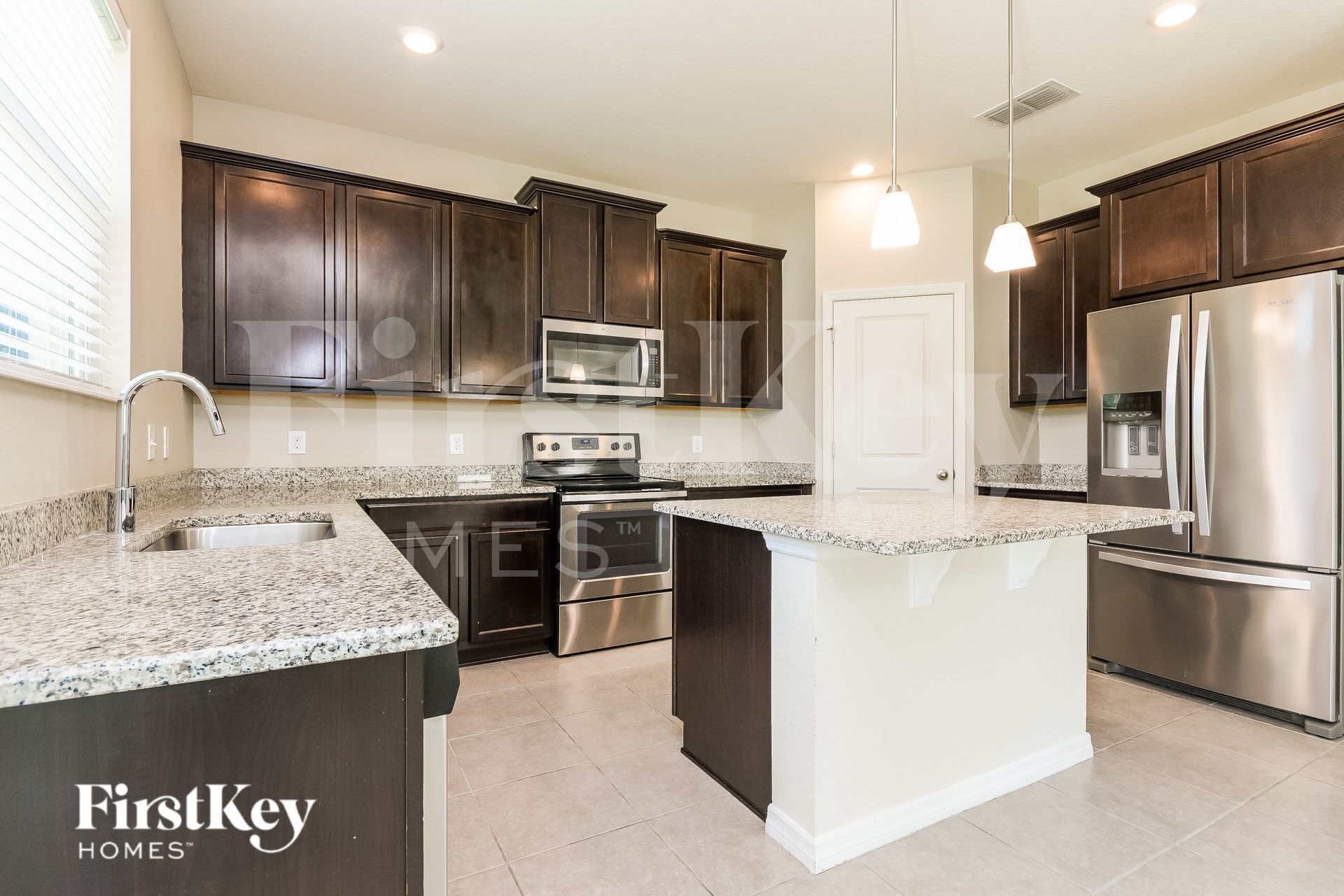 Building Photo - 14291 Seranoa Dr