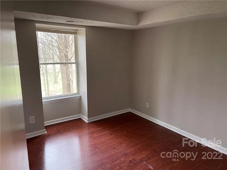 Building Photo - 9520 Shannon Green Dr