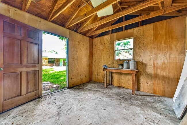Building Photo - 2013 Long Dr
