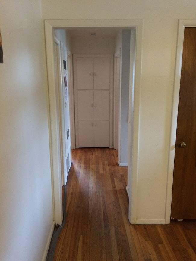 Building Photo - 3 Blocks from CU! Great South Boulder Location Preleasing for August 1st 2026