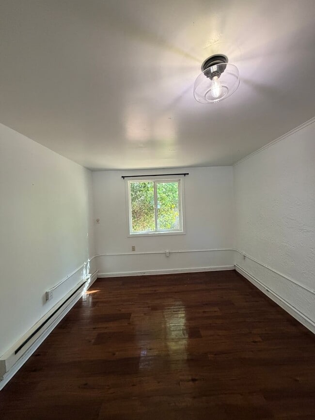 Building Photo - 800 Locust St