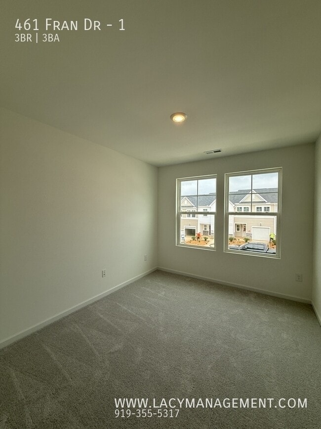 Building Photo - 461 Fran Dr