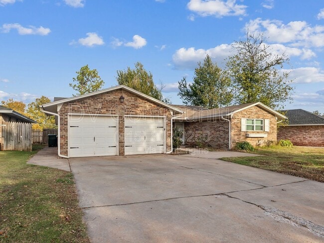 Building Photo - 3408 Oak Grove Dr