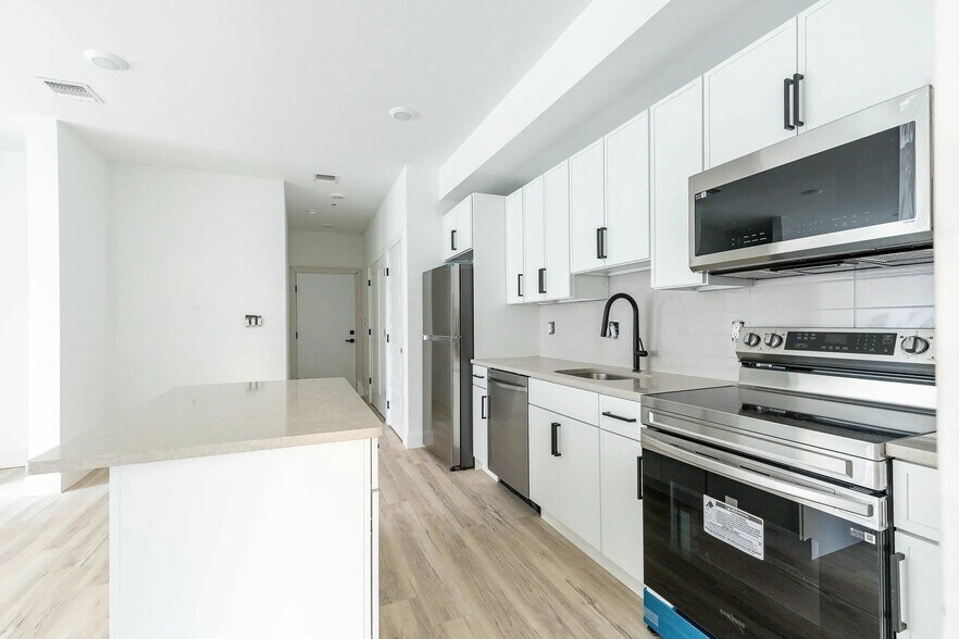 Building Photo - 809 Diamond St