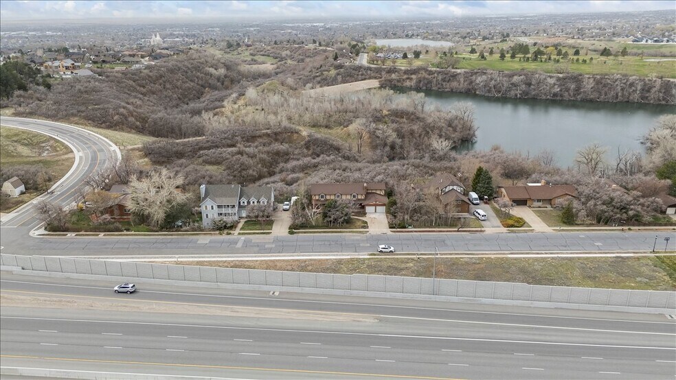Building Photo - 717 Woodridge Dr