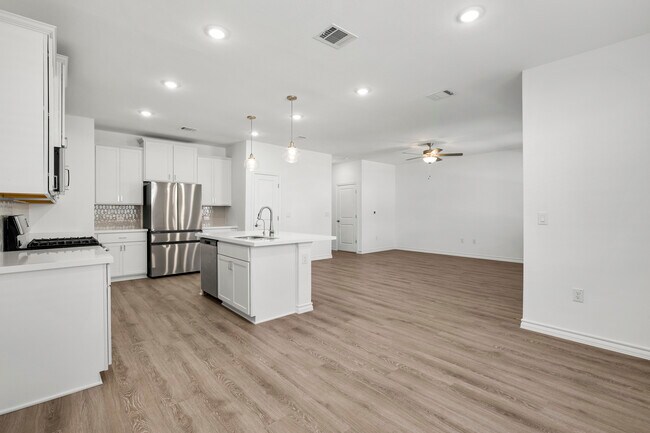 Building Photo - 5304 Jason Dr