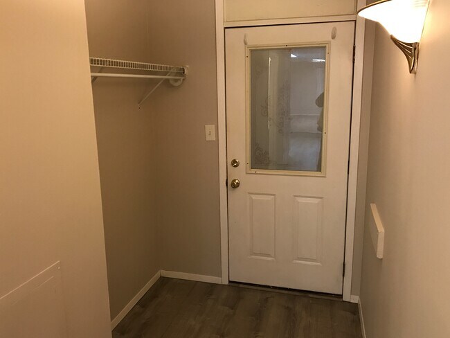 Building Photo - 351 Chicago Rd