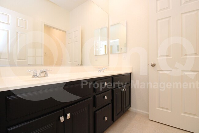 Building Photo - 5353 W Desert Hollow Dr