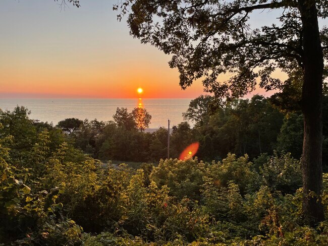 Sunset on the bluff a block away - 1219 State St