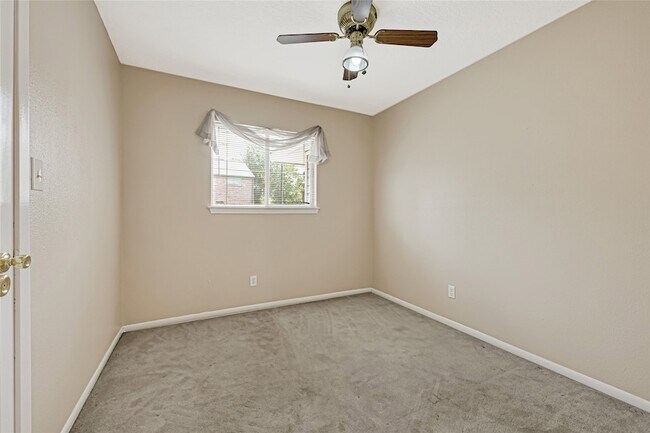 Building Photo - 3816 Newton Dr