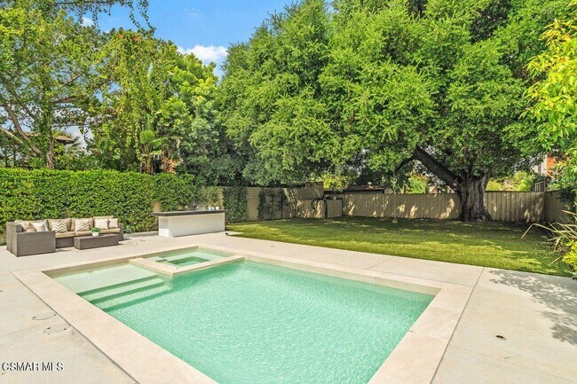 Building Photo - 12727 Landale St