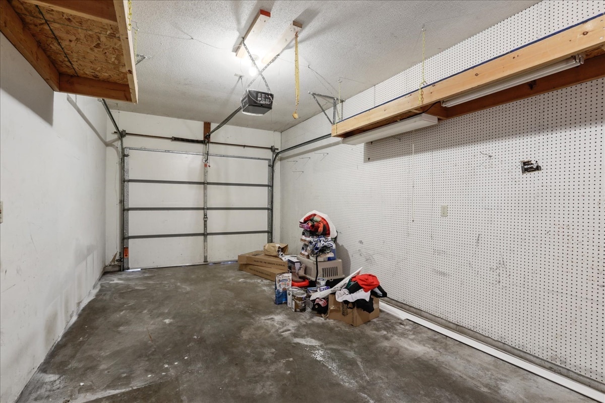 Attached deep 1 car garage - 1001 N Coler Ave