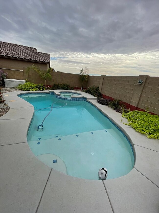 Building Photo - Fully Furnished POOL Home in Araby Crossing- ALL UTILITIES INCLUDED