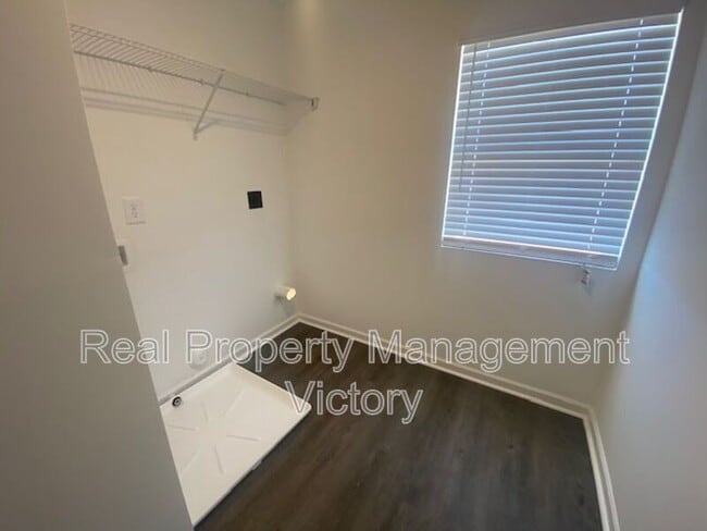 Building Photo - 104 Marine Dr