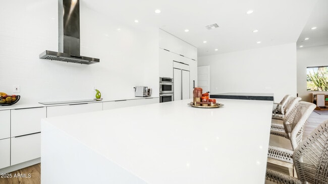 Building Photo - 7417 E Paradise Dr