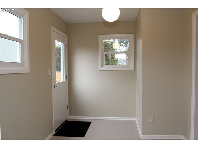 Building Photo - Charming Saint John's home with Washer/Dryer, Fenced Yard, Garage