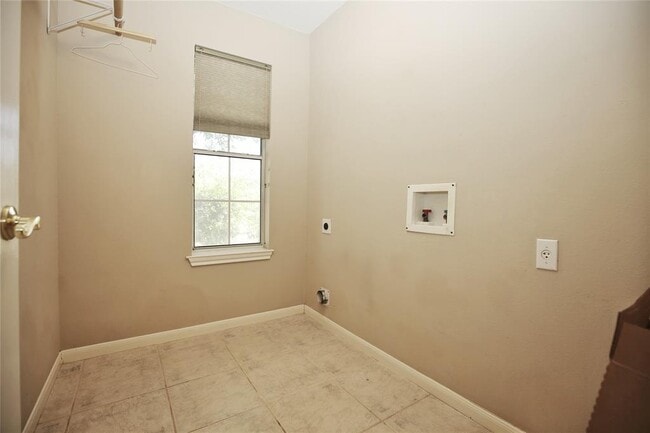 Building Photo - 625 Columbine Ave