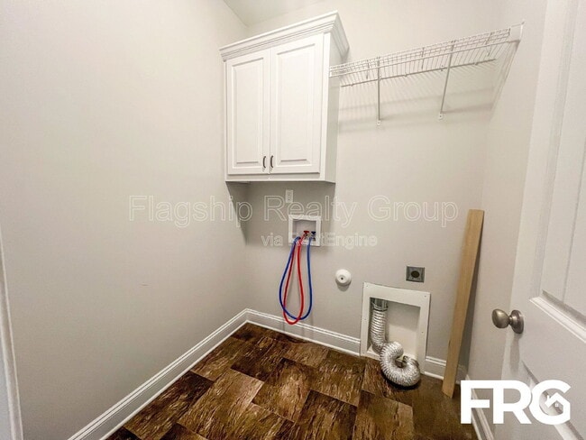 Building Photo - 313 N Landing Dr