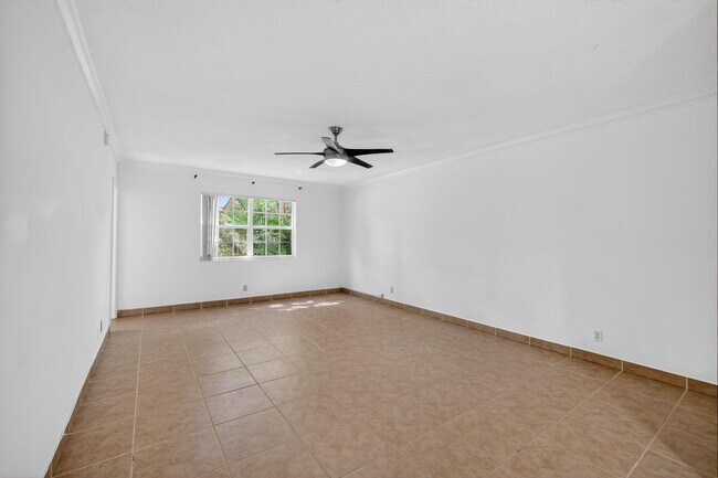 Building Photo - 2424 SE 17th St