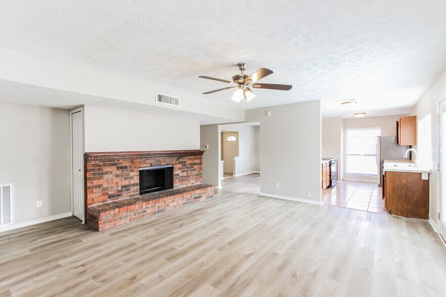 Building Photo - 6505 Alta Oaks Dr