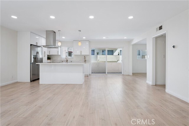 Building Photo - 5330 Zelzah Ave