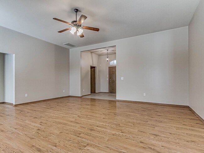 Building Photo - 4 Bed | 2 Bath | 2 Car Garage - Edmond Schools - North Hampton Addition