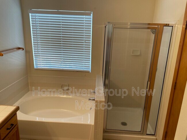 Building Photo - 2205 Sunstone Dr NW