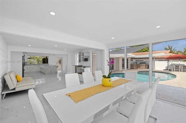 Building Photo - 2816 NE 35th St