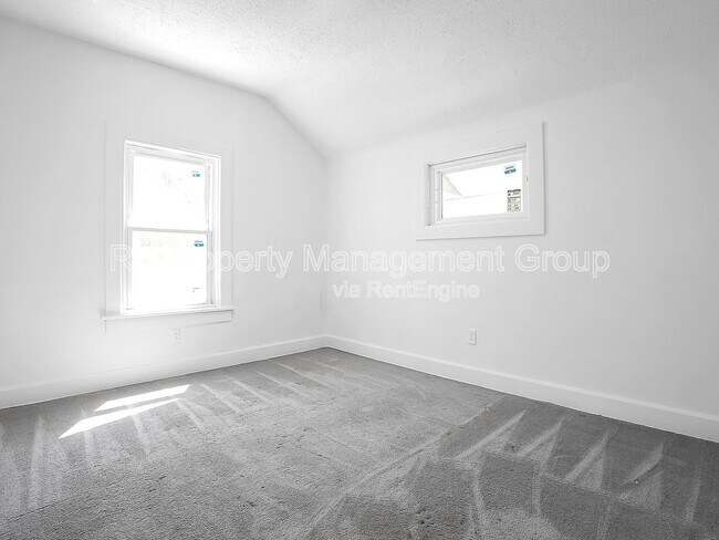 Building Photo - 914 Lockbourne Rd