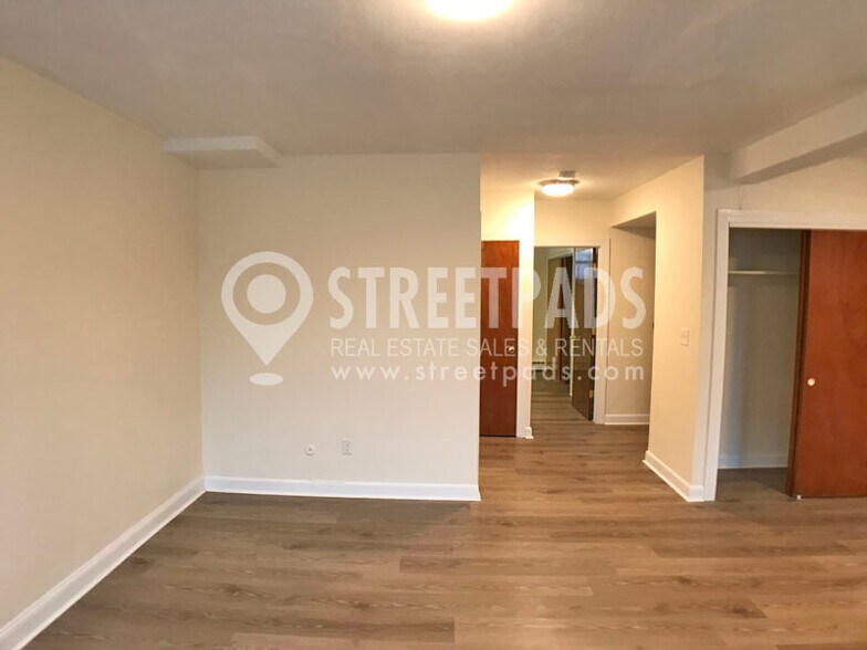 Building Photo - 160 N Beacon St