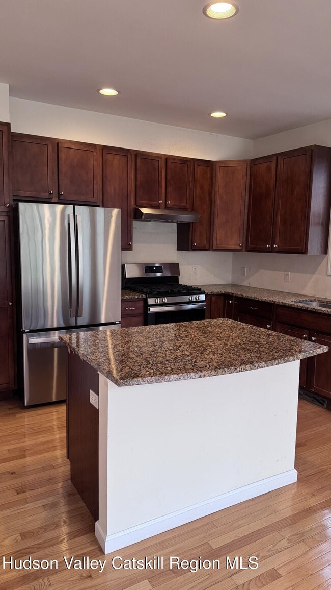 Building Photo - 245 Buttonwood Way