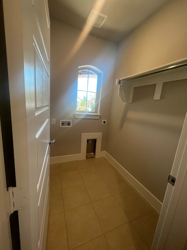 Building Photo - 1740 Eagle Landing