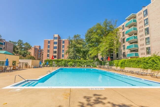 Building Photo - Lafayette Park Condominium | All Utilities Included | Pool, Tennis Court & Clubhouse