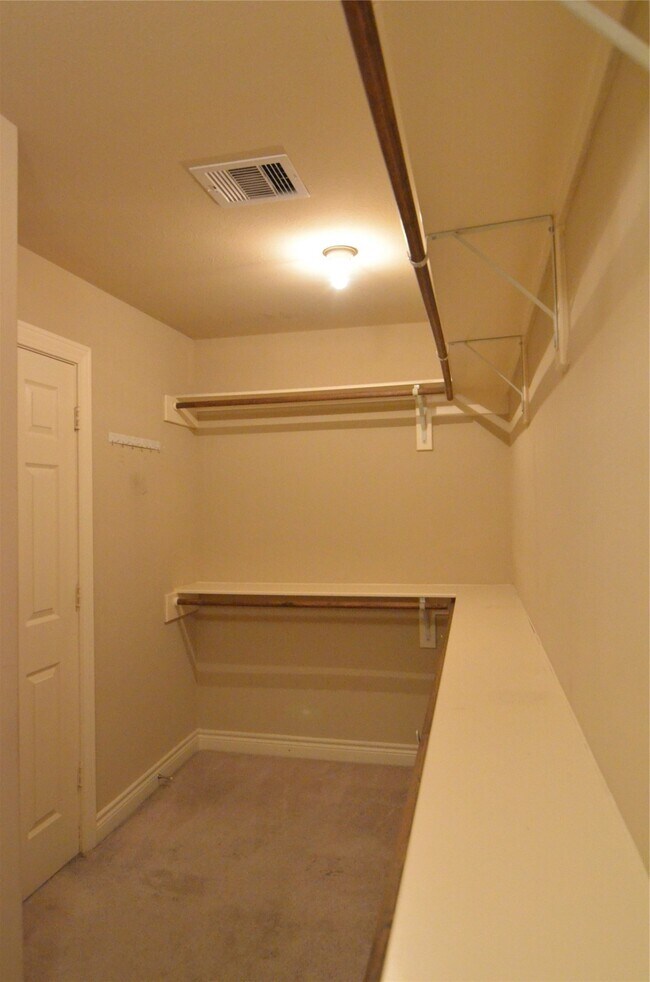 Building Photo - 9006 Harbor Hills Dr