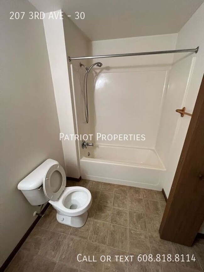 Building Photo - 207 3rd Ave