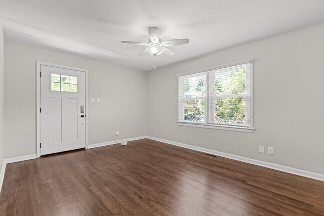 Building Photo - Adorable, Modern 3 Bedroom Ranch near Downtown Raleigh - Gorgeous finishes, open floorplan, updat...