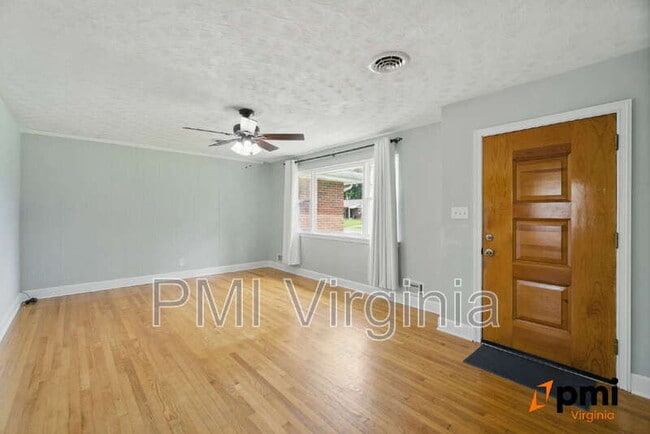 Building Photo - 4012 Nina Dr
